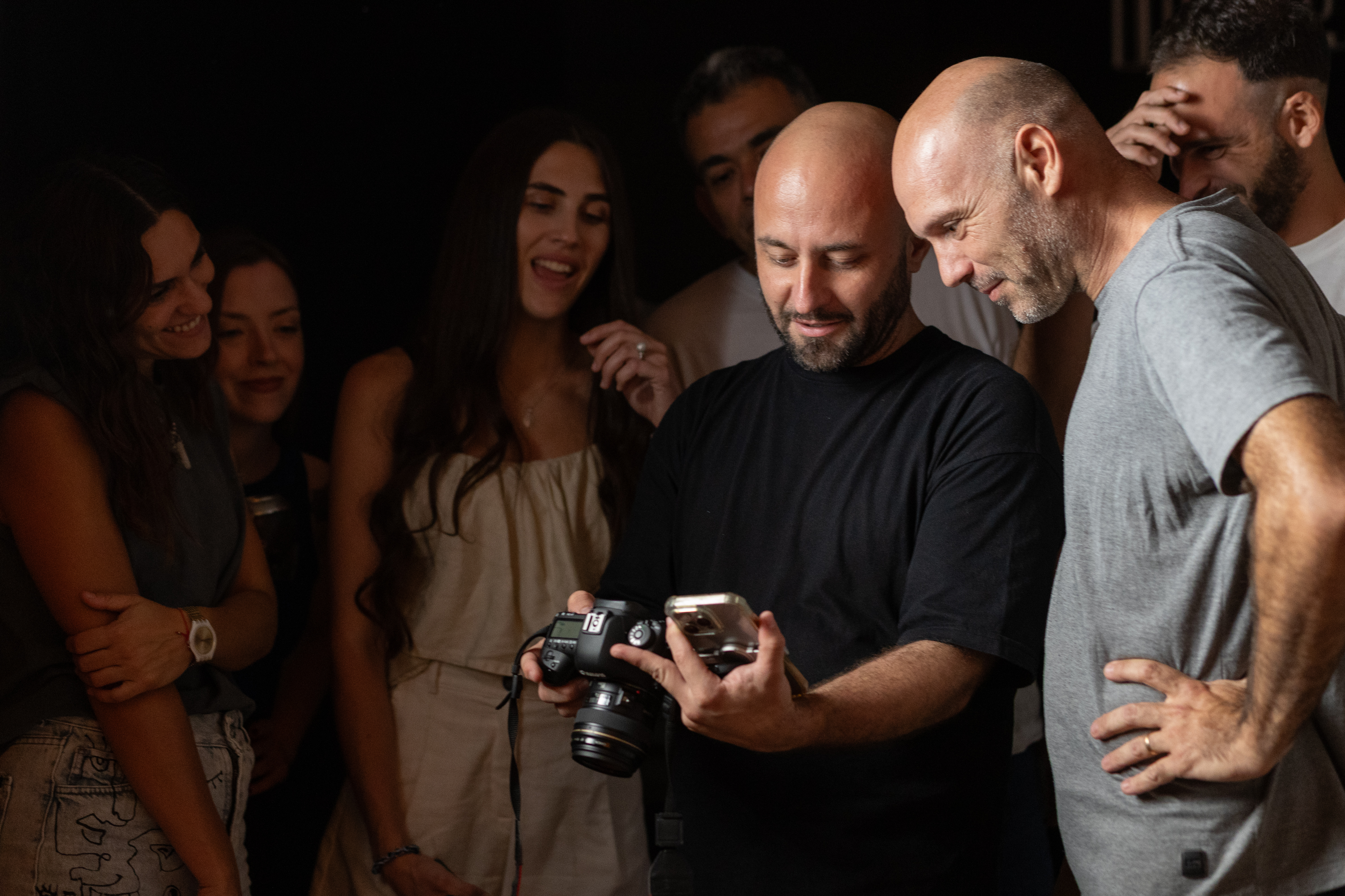 Clase de fotografía - grupo mirando la cámara